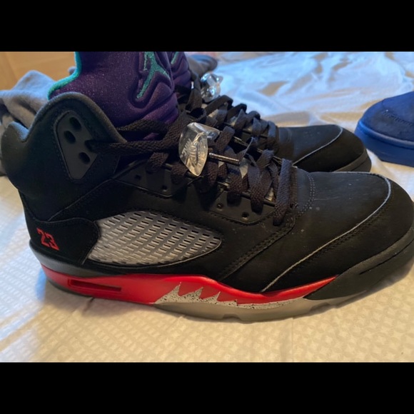 Athletic_Shoes